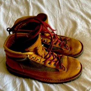 Danner hiking boots womens size 7.5 vibram sole